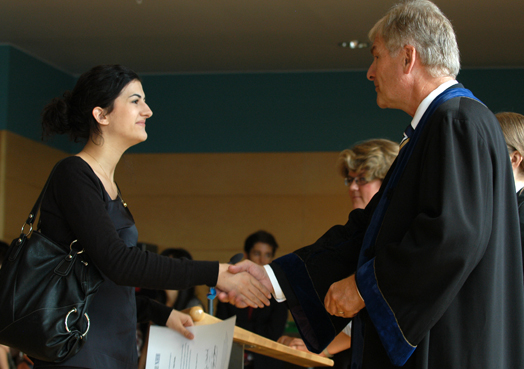 Gunnar E. Christensen og student, Immatrikulering av utvekslingsstudentar 2010