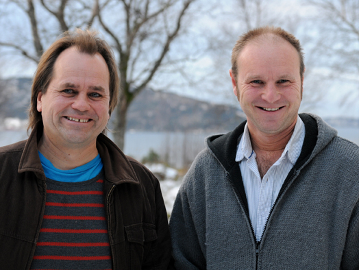 Professorane Bertil Tungodden (t.v.) og Kjetil Bjorvatn (Foto: Hallvard Lyssand)