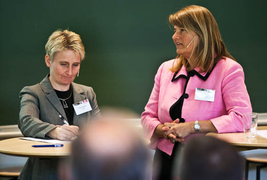 Karin Thorburn og Margareth Øvrum, Vårkonferansen 2010 (Foto: Eivind Senneset)
