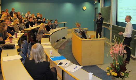 Marco Proto and Finn Harung presented the Student Alumni Mentorship Programme. (Photo: Norunn Økland)