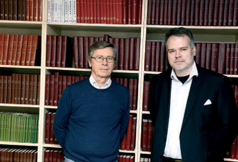 Professor Jan Tore Klovland og forsker i Norges Bank Lars Fredrik Øksendal. (Foto: Helge Skodvin)
