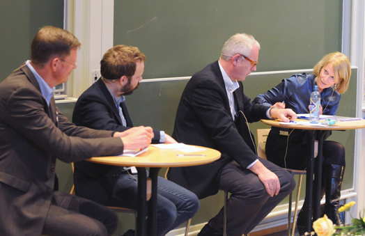 Tryg-direktør Kjerstin Fyllingen, investor Thorstein Selvik og NHH-forskerne Lars Jacob Tynes Pedersen og Aksel Mjøs, FIBE 2012 (Foto: Hallvard Lyssand)