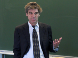 Professor Torsten Persson, Sandmo Lecture 2010 (Foto: Hallvard Lyssand)